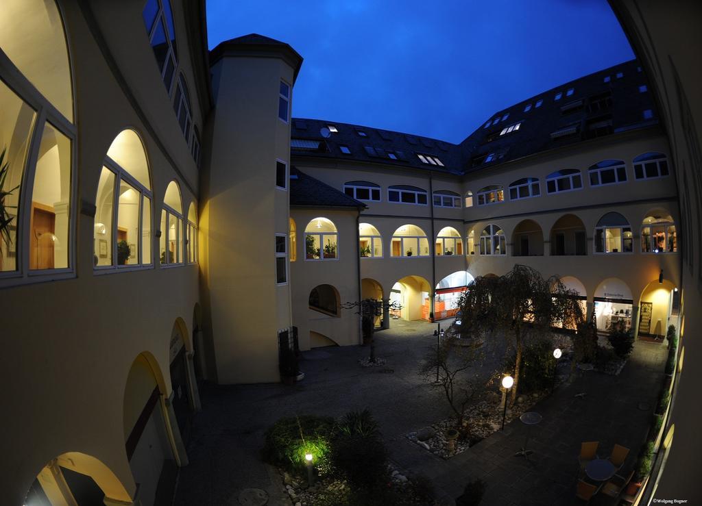 كلاغنفورت Hotel Goldener Brunnen المظهر الخارجي الصورة